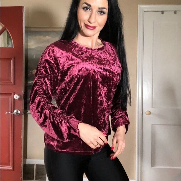 Mello Day burgundy scrunched sleeve top - Picture 1 of 5